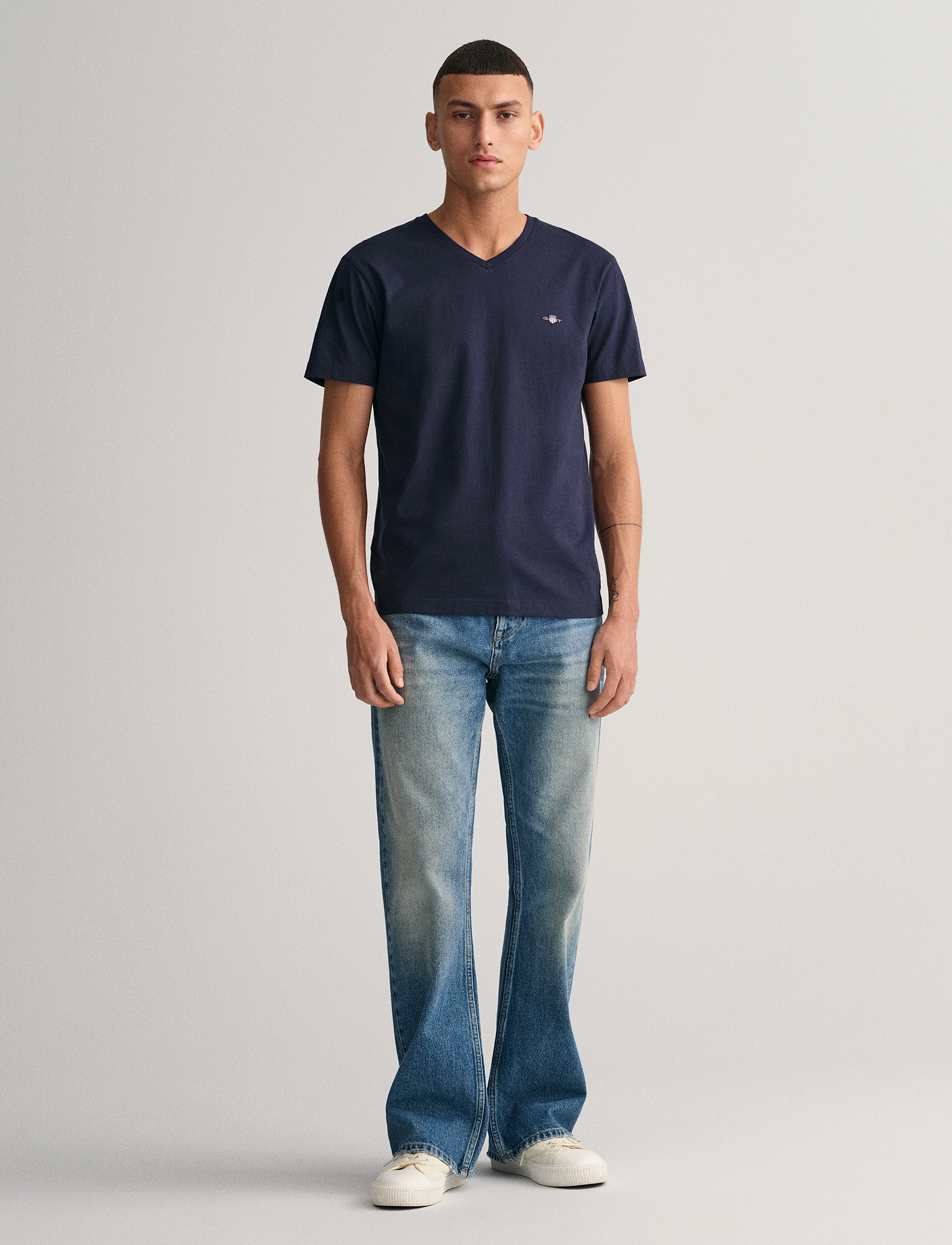 Gant - SLIM SHIELD V-NECK T-SHIRT - t-shirts med v-hals - evening blue - 5