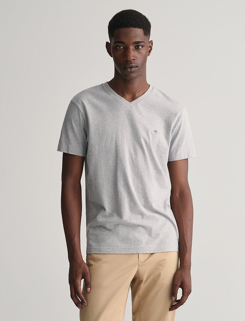 GANT - SLIM SHIELD V-NECK T-SHIRT - v-ringade t-shirts - grey melange - 0