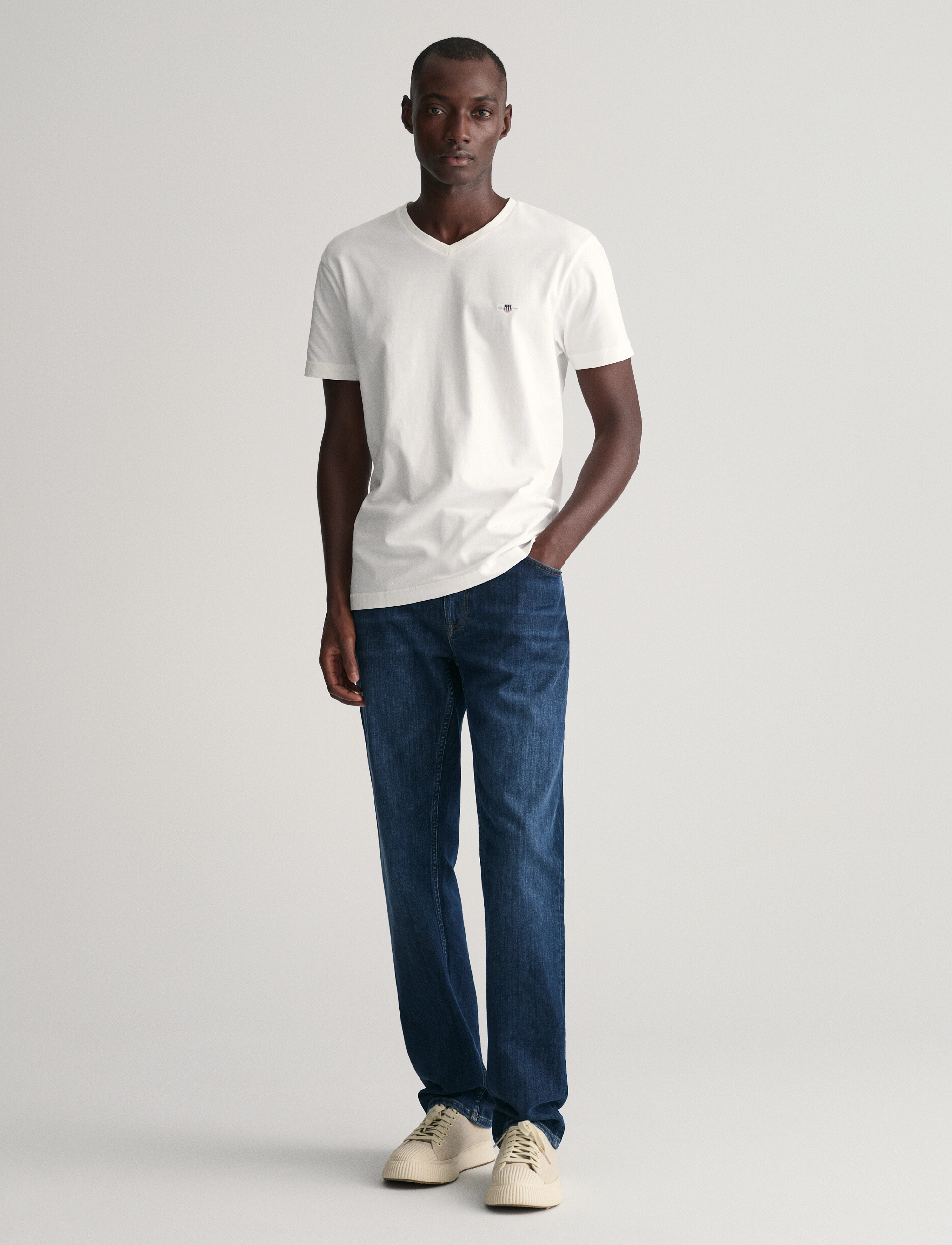 Gant - SLIM SHIELD V-NECK T-SHIRT - t-shirts med v-hals - white - 5