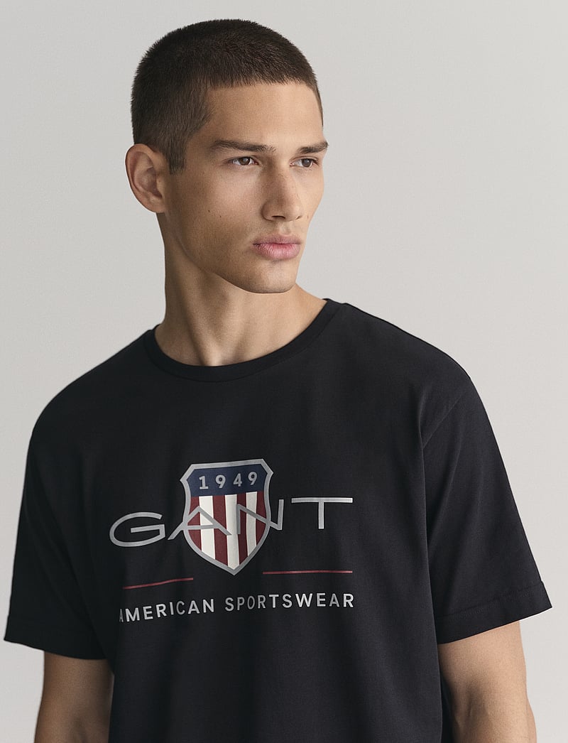 GANT - REG ARCHIVE SHIELD SS T-SHIRT - kortærmede t-shirts - black - 4