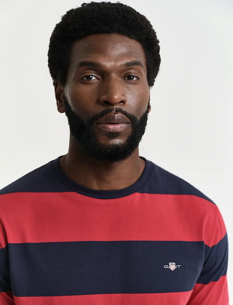 GANT - BAR STRIPE SS T-SHIRT - kortärmade t-shirts - ruby red - 4