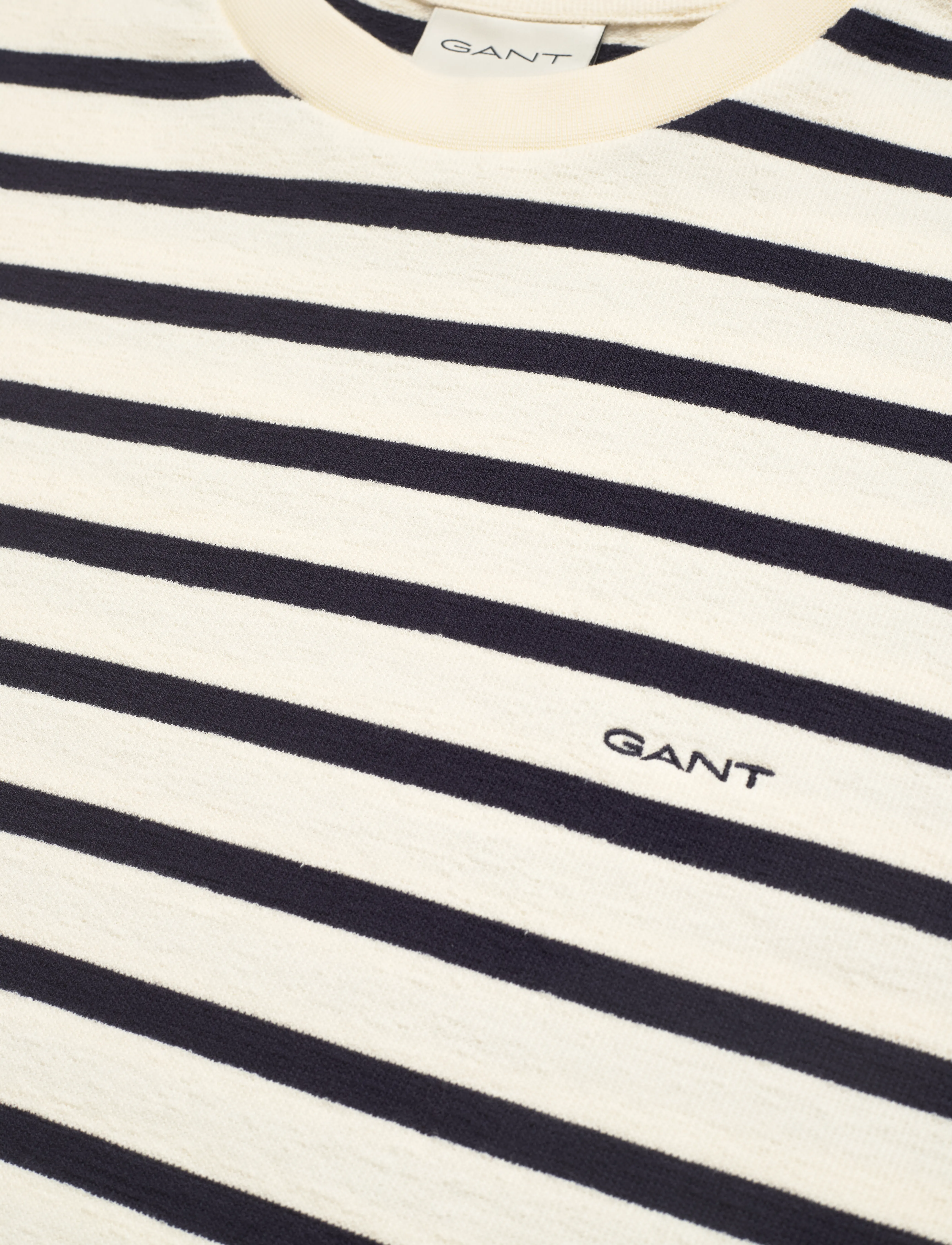 GANT - STRIPED TEXTURED SS T-SHIRT - cream - 2