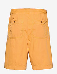 GANT - D1. OVERSIZED COTTON DS SHORTS - casual shorts - gold yellow - 1