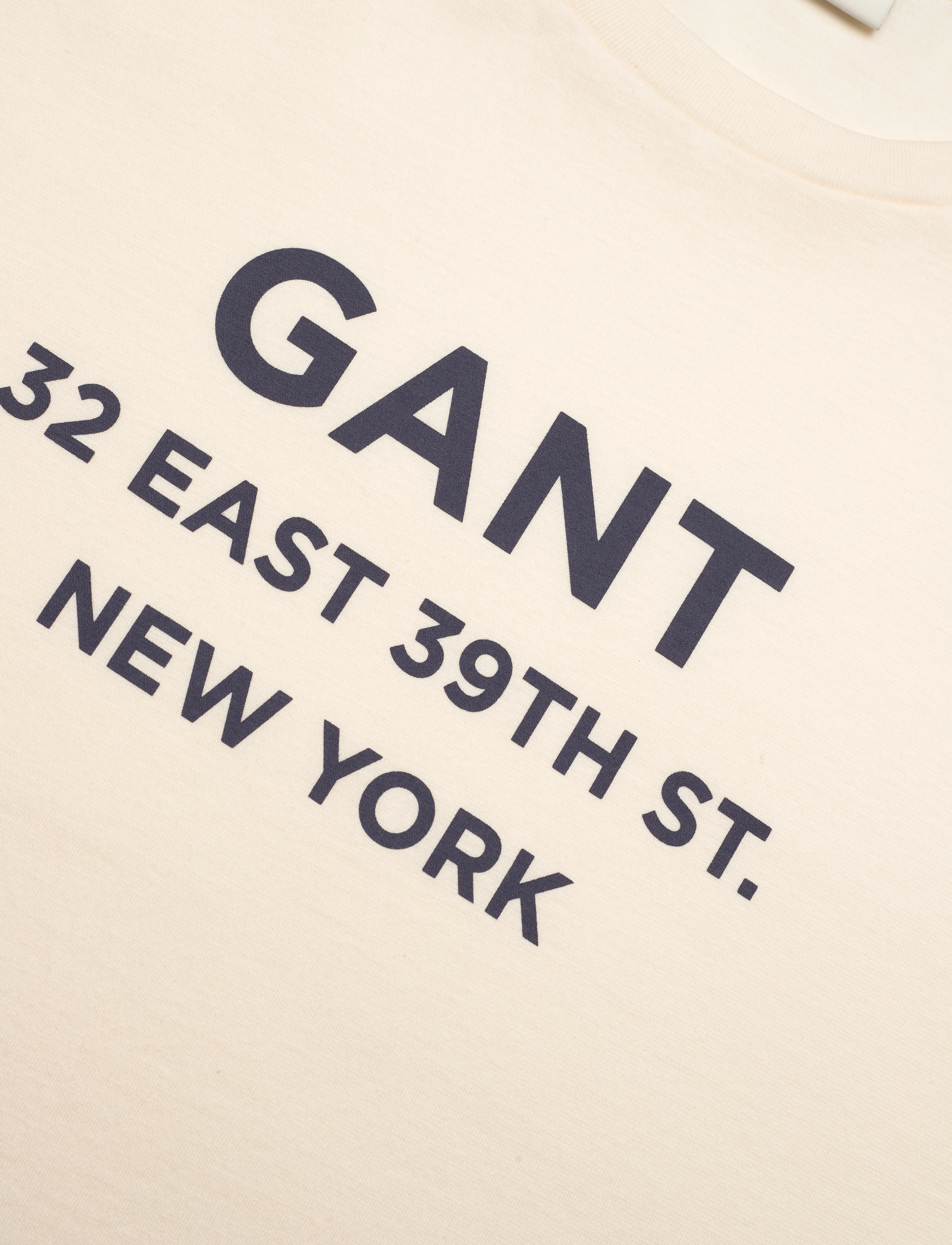 Gant - SMALL GRAPHIC PRINTED T-SHIRT - lyhythihaiset - cream - 2