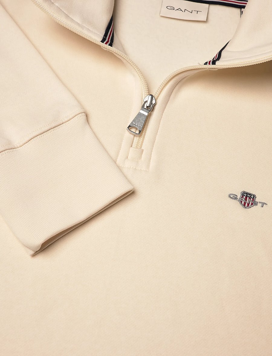Gant - Shield Logo Half-Zip Sweatshirt - sweatshirts - cream - 2