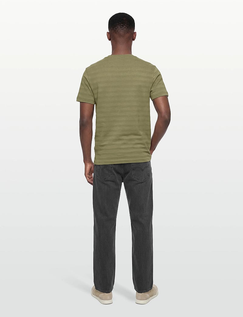 Gant - TEXTURE STRIPE SS TSHIRT - kurzärmelig - dry herb green - 4