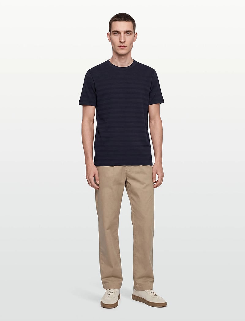 Gant - TEXTURE STRIPE SS TSHIRT - kurzärmelig - evening blue - 0