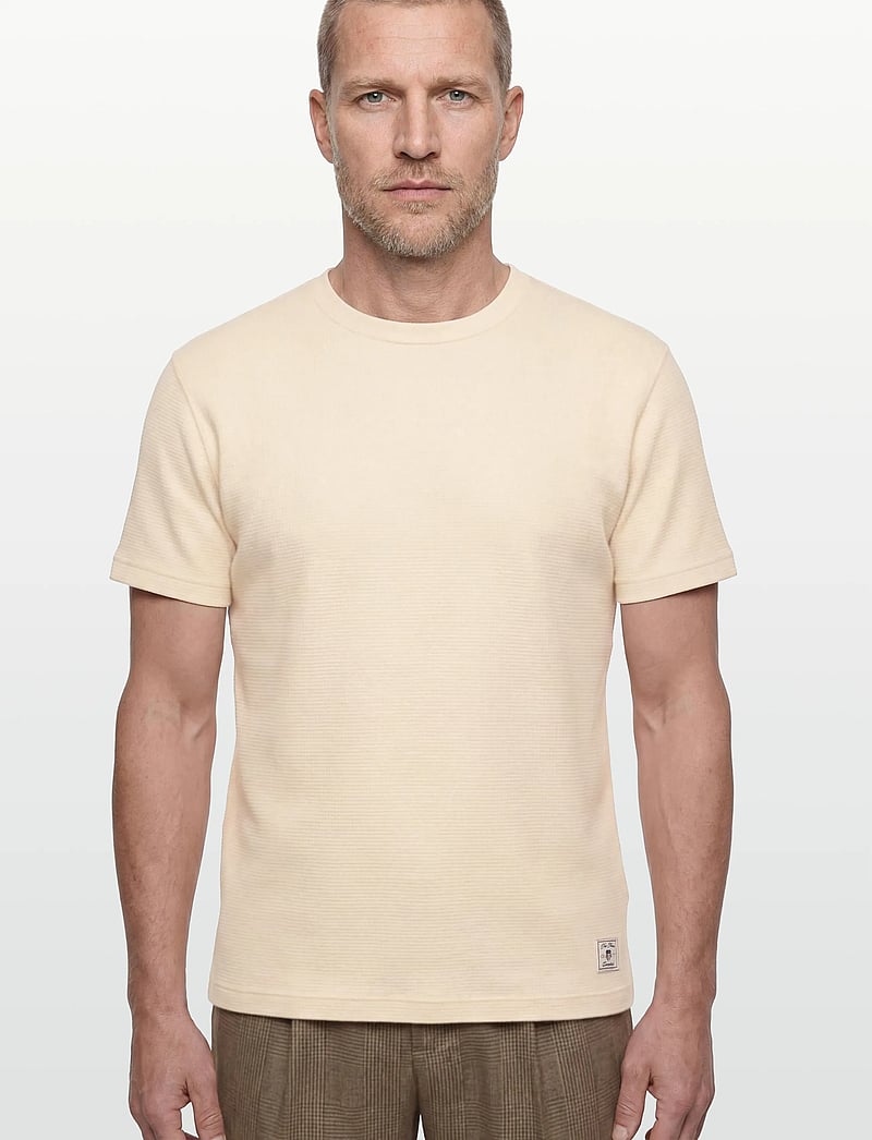 Gant - WASHED WAFFLE SS TSHIRT - kortærmede t-shirts - creamed white - 3