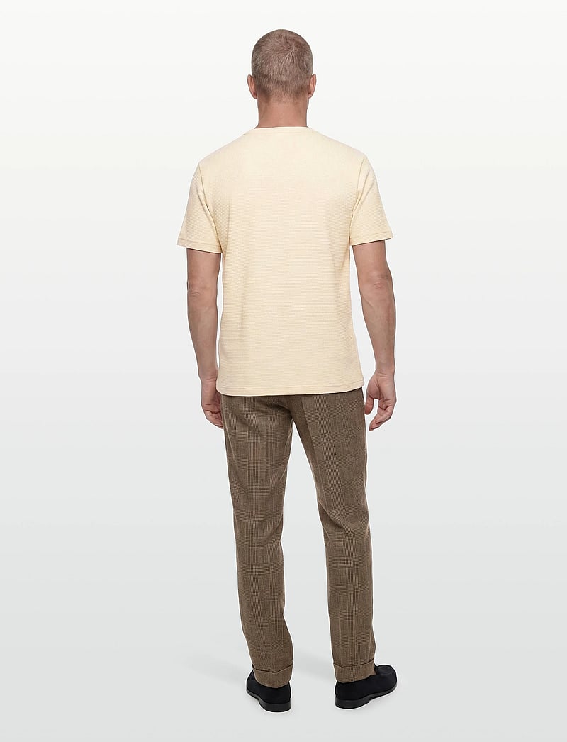 Gant - WASHED WAFFLE SS TSHIRT - kortærmede t-shirts - creamed white - 4