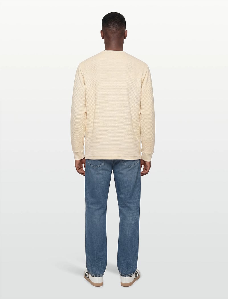 Gant - WASHED WAFFLE HENLEY - langærmede t-shirts - creamed white - 4