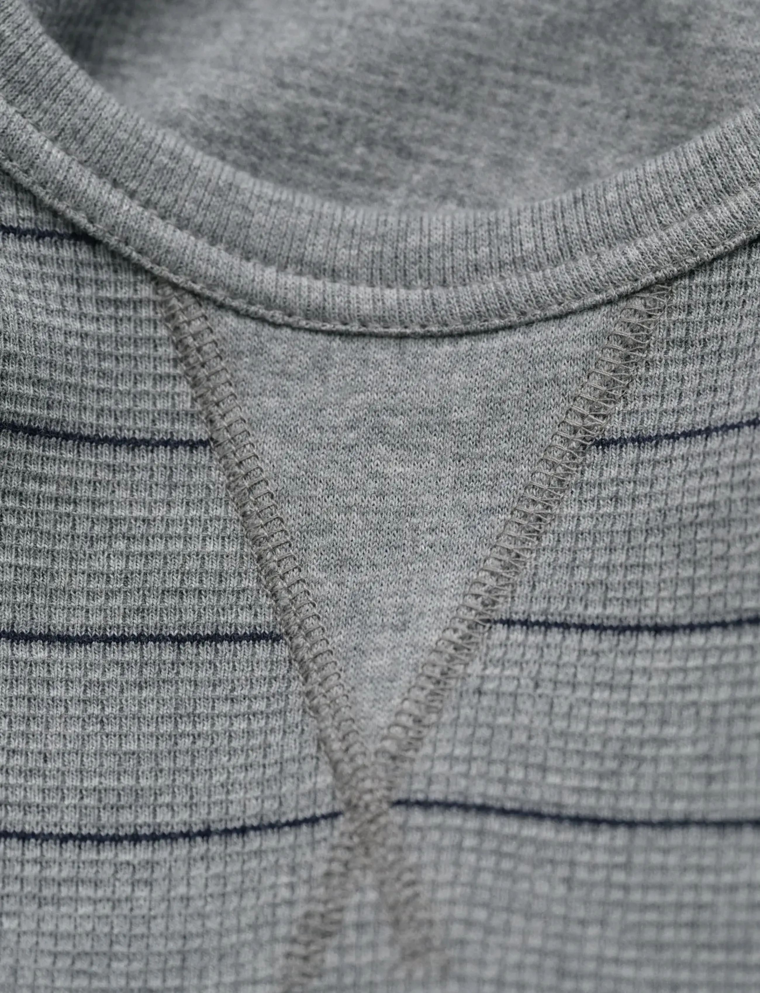 Gant - MICRO TEXTURE STRIPED C-NECK - langärmelige t-shirts - grey melange - 2