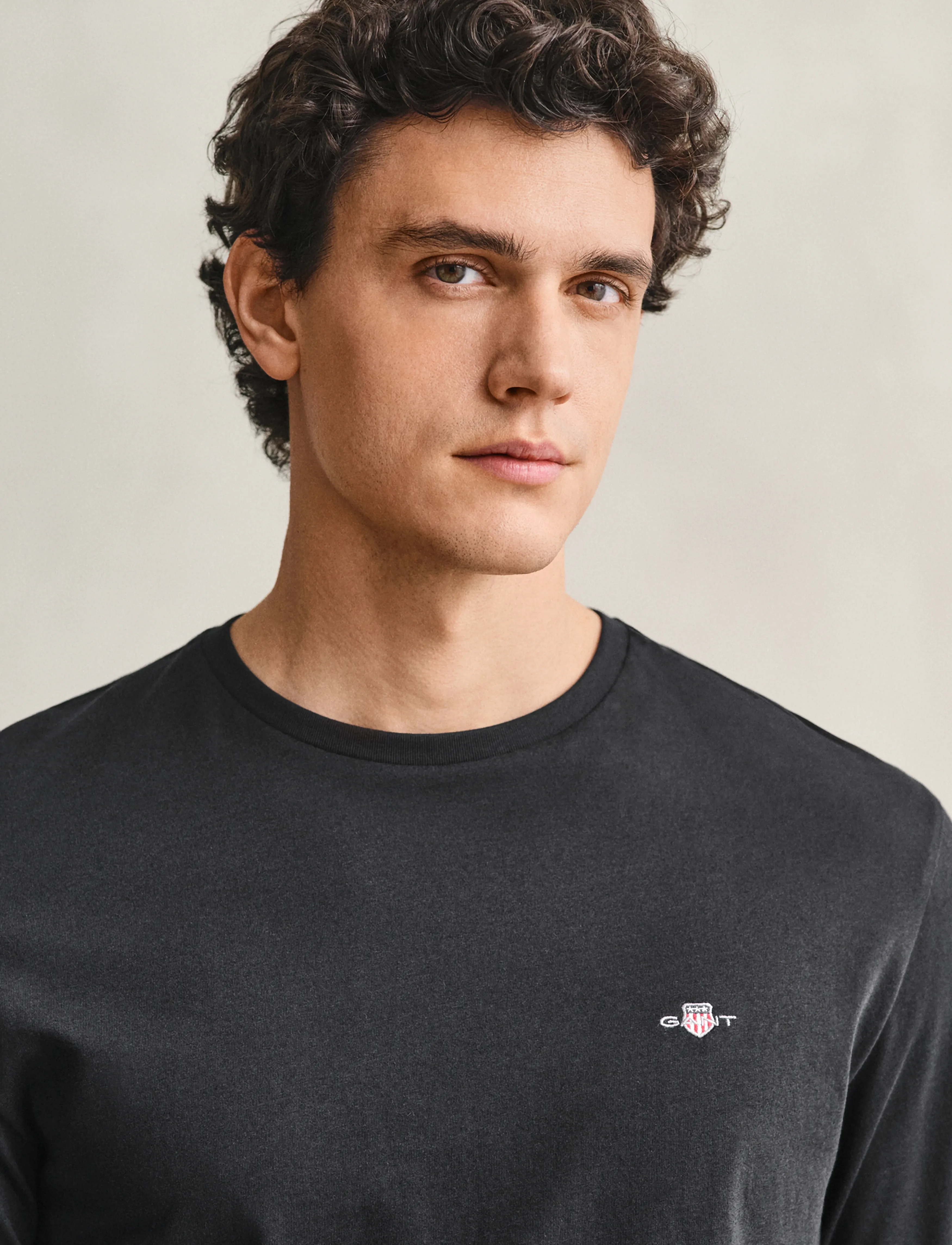 Gant - REG SHIELD LS T-SHIRT - premium styles - black - 4