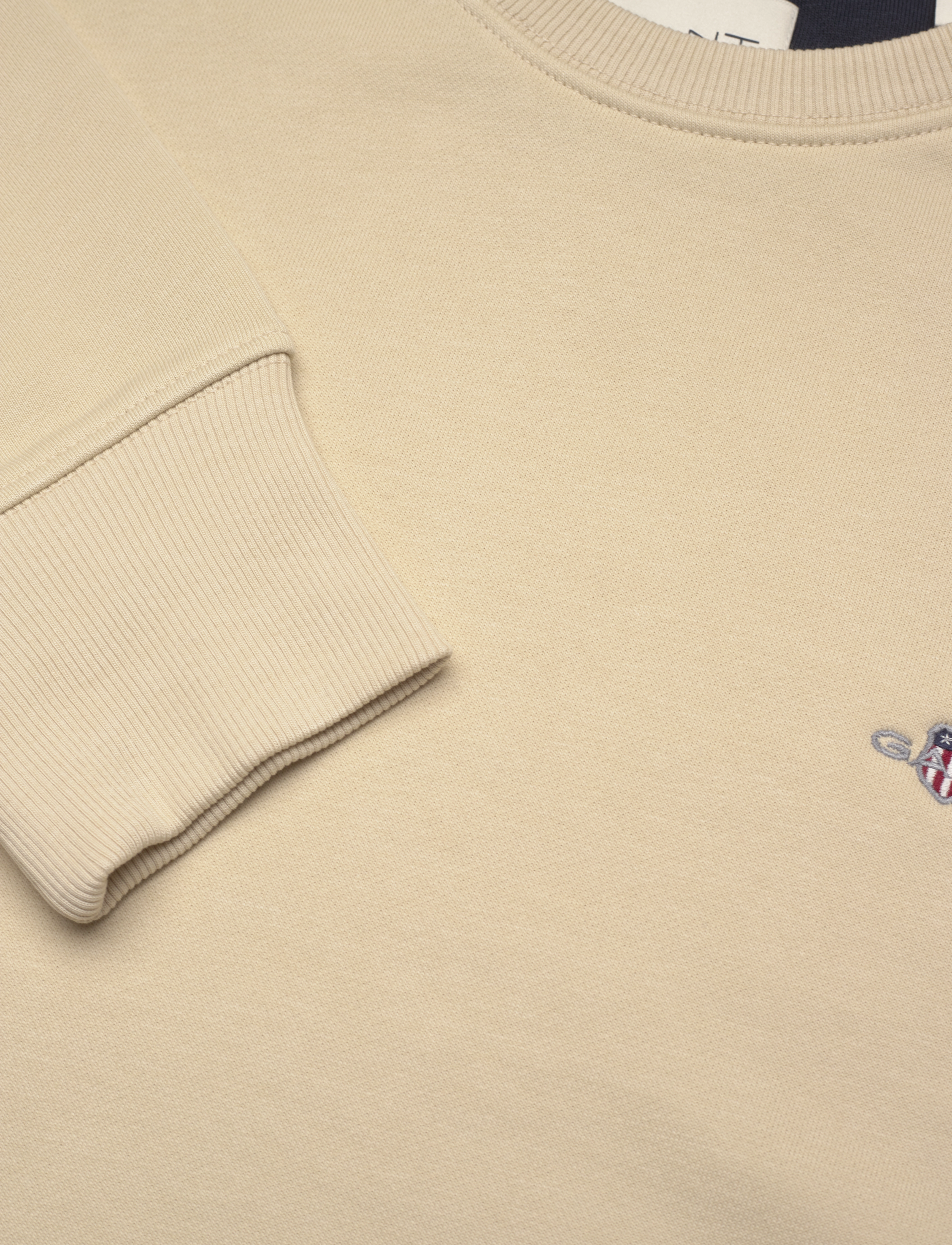 Gant - REG SHIELD C-NECK SWEAT - sweatshirts - silky beige - 2