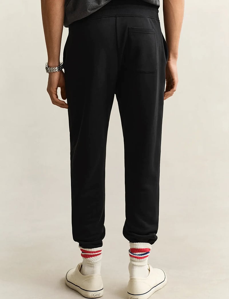 GANT - REG SHIELD SWEATPANTS - nach anlass kaufen - black - 3