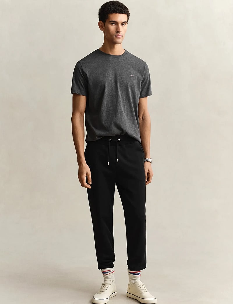 GANT - REG SHIELD SWEATPANTS - nach anlass kaufen - black - 4