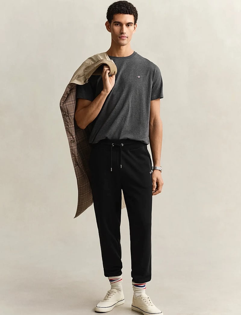 GANT - REG SHIELD SWEATPANTS - nach anlass kaufen - black - 5