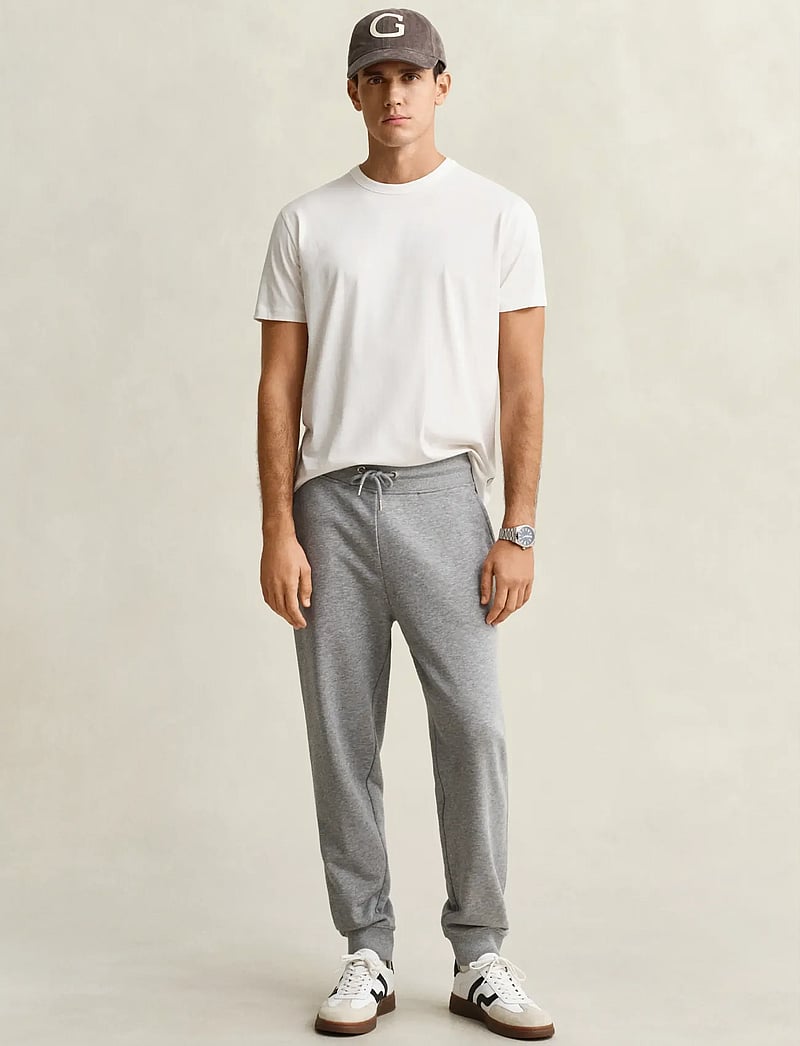 GANT - REG SHIELD SWEATPANTS - shop efter anledning - grey melange - 0