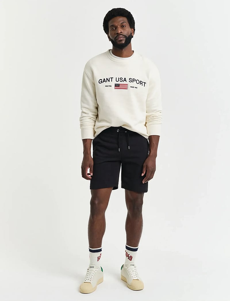 GANT - REG SHIELD SWEAT SHORTS - sweatshorts - black - 3