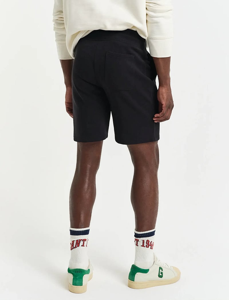 GANT - REG SHIELD SWEAT SHORTS - sweatshorts - black - 4