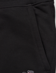 GANT - REG SHIELD SWEAT SHORTS - shorts - black - 2