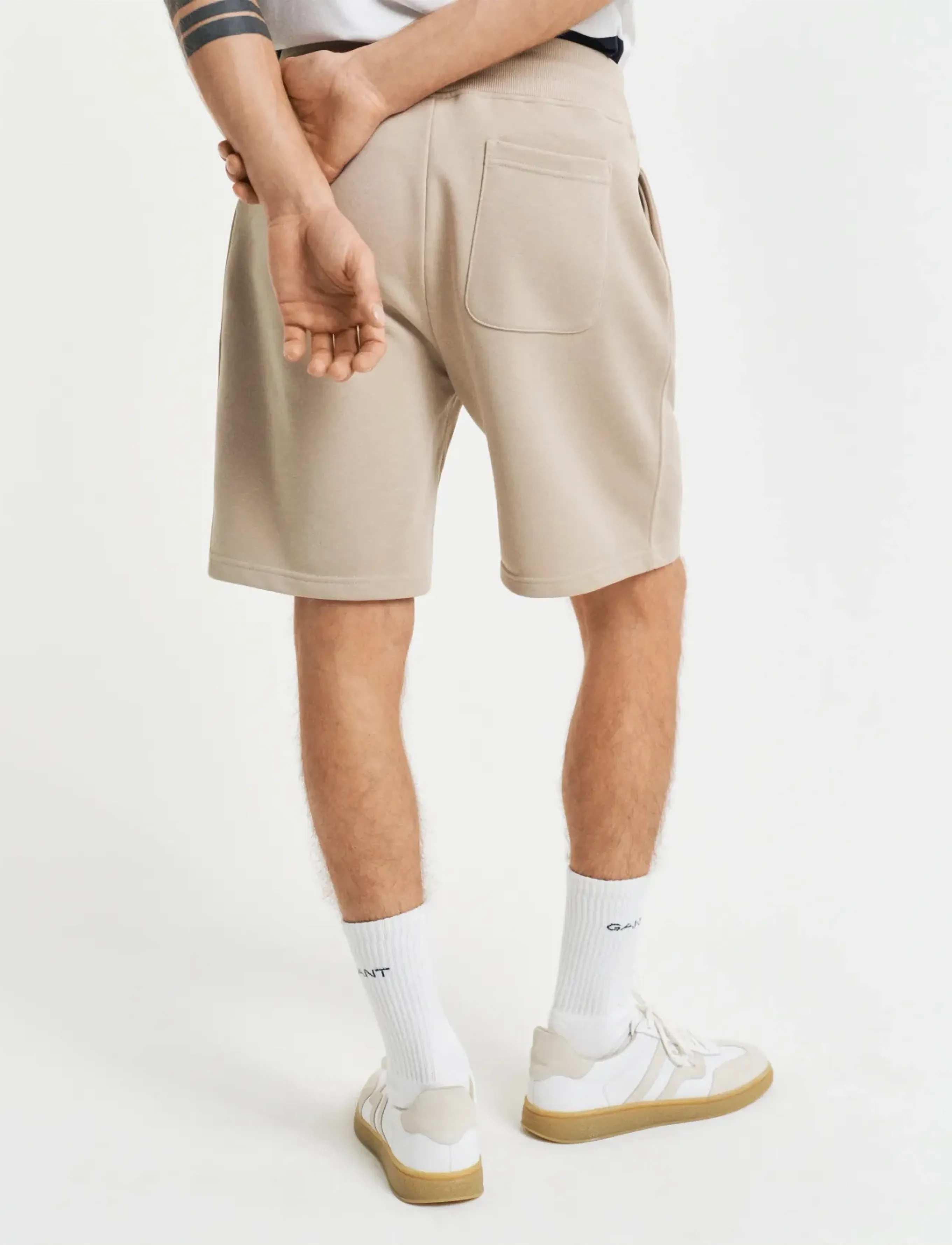 Gant - REG SHIELD SWEAT SHORTS - collegeshortsit - dry sand - 3