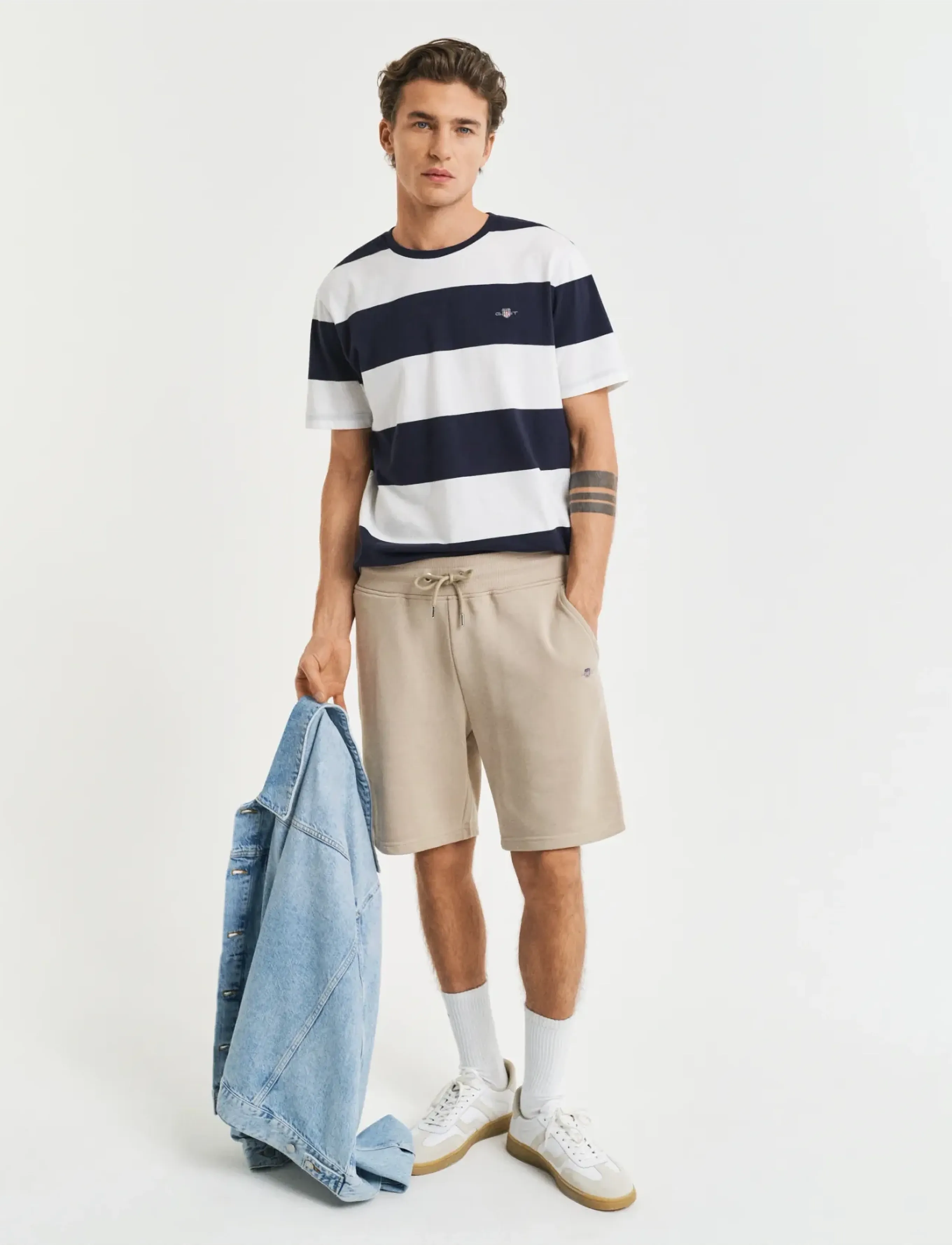 Gant - REG SHIELD SWEAT SHORTS - collegeshortsit - dry sand - 4