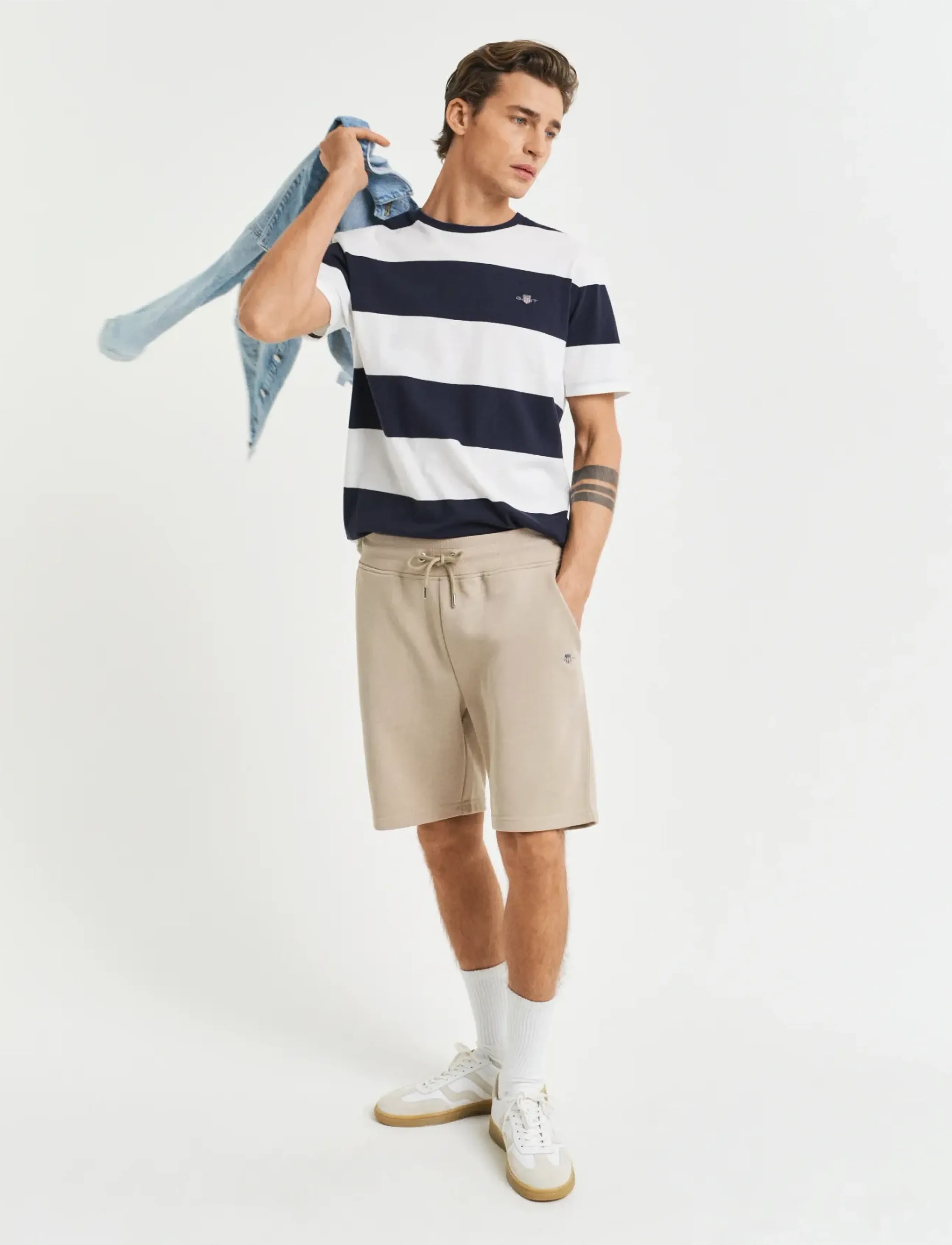 Gant - REG SHIELD SWEAT SHORTS - collegeshortsit - dry sand - 5