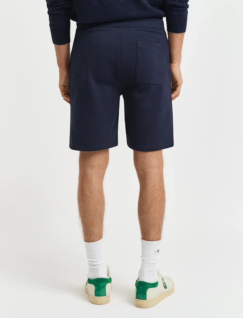 GANT - REG SHIELD SWEAT SHORTS - sporta šorti - evening blue - 3