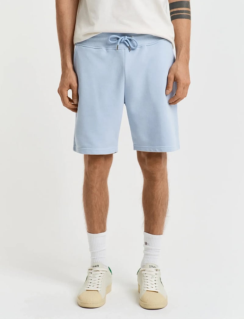 GANT - REG SHIELD SWEAT SHORTS - sweat shorts - fresh blue - 0