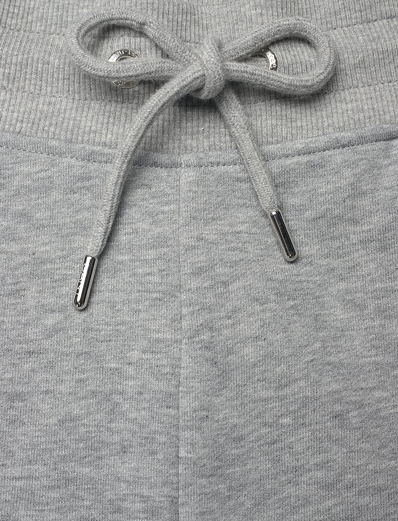 GANT - REG SHIELD SWEAT SHORTS - lühikesed dressipüksid - grey melange - 3