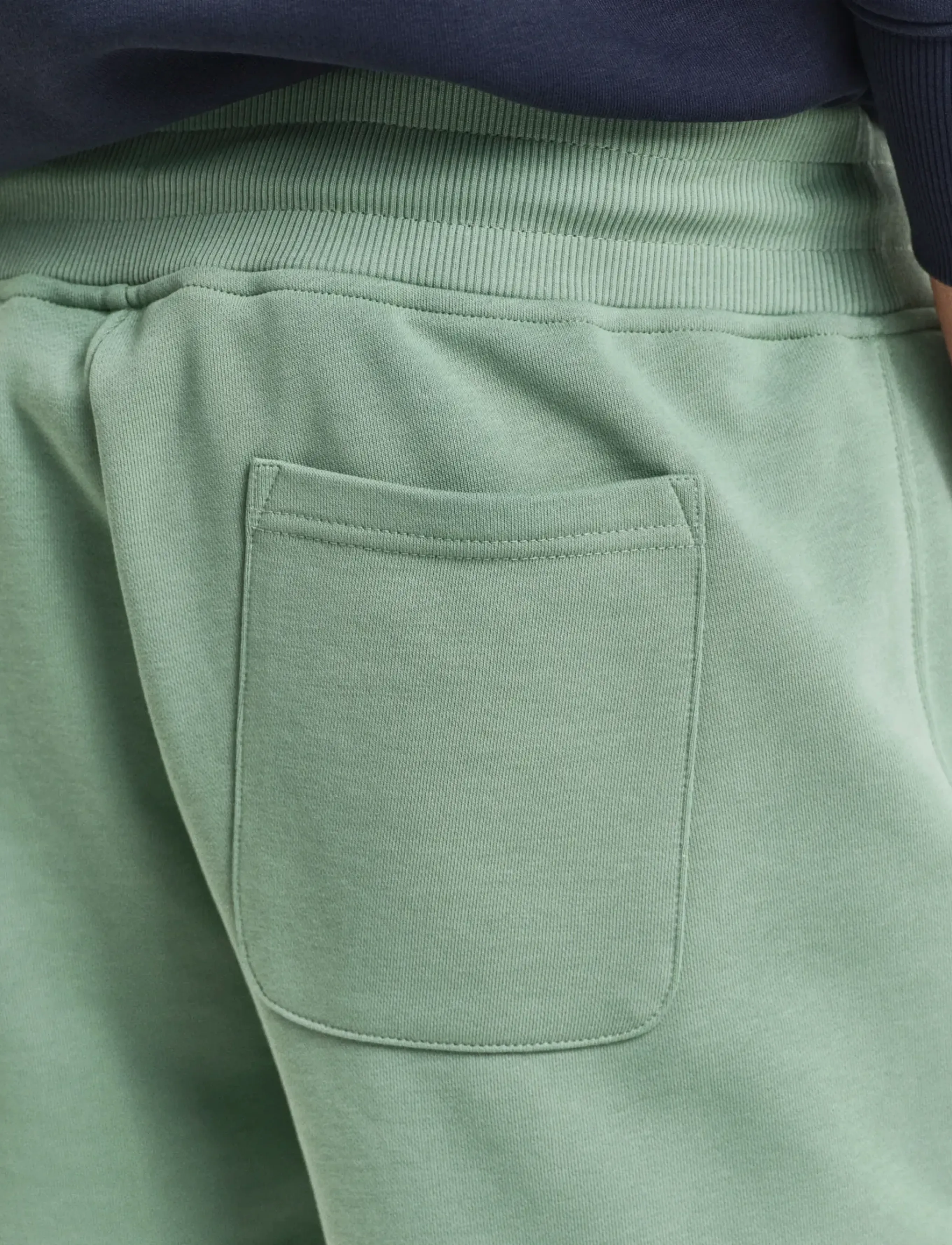 Gant - REG SHIELD SWEAT SHORTS - sweat shorts - kalamata green - 4