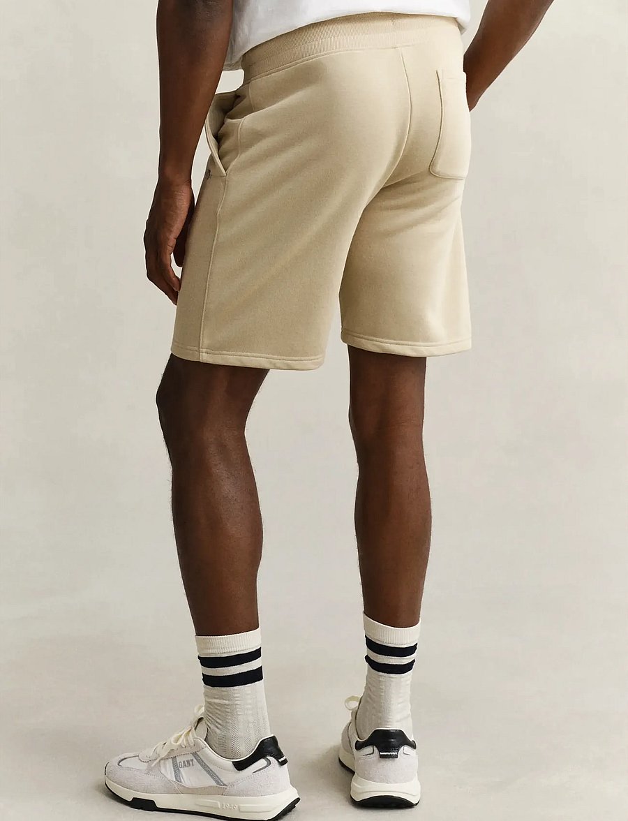 Gant - REG SHIELD SWEAT SHORTS - mjúkar stuttbuxur - oat beige - 2