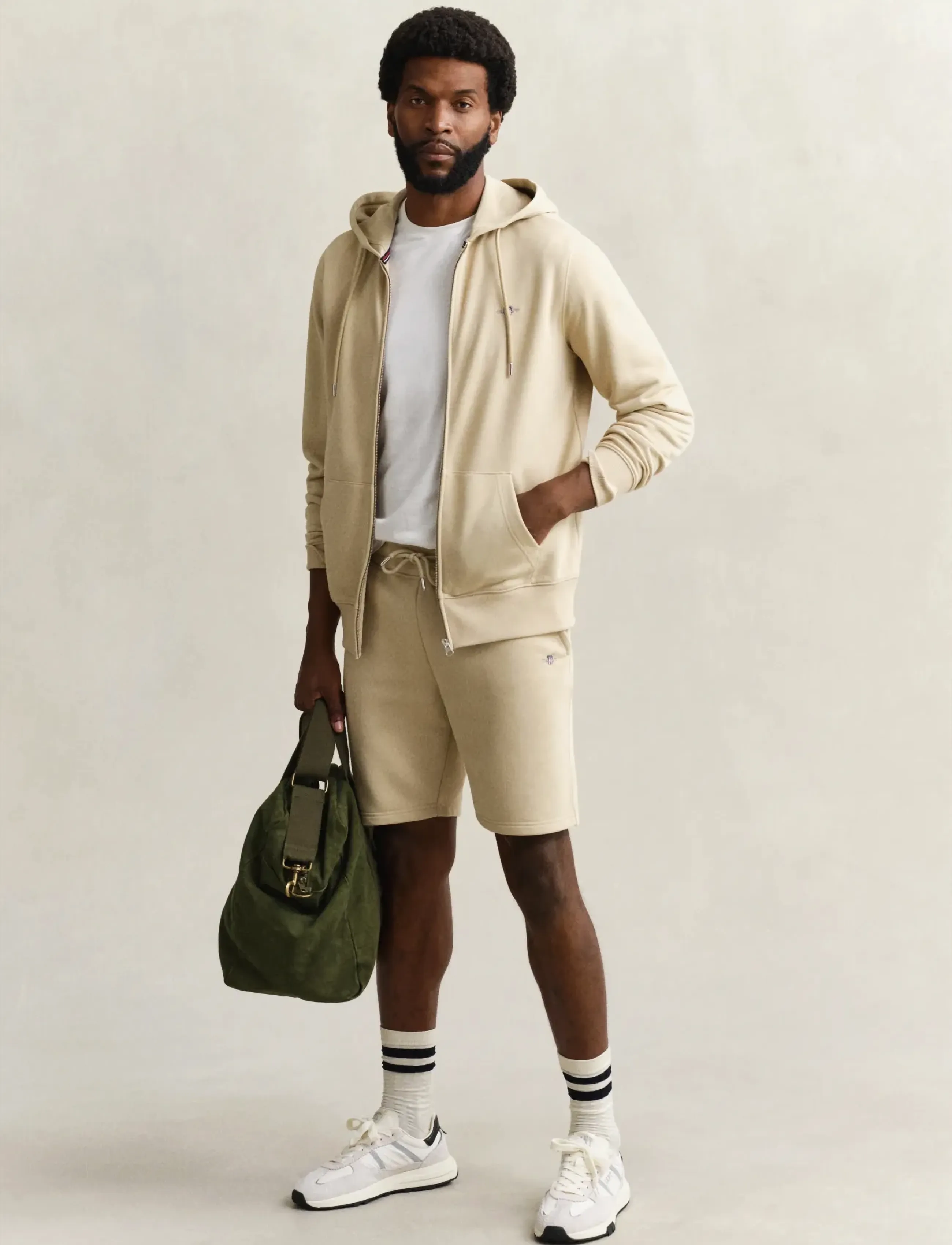 Gant - REG SHIELD SWEAT SHORTS - mjúkar stuttbuxur - oat beige - 4