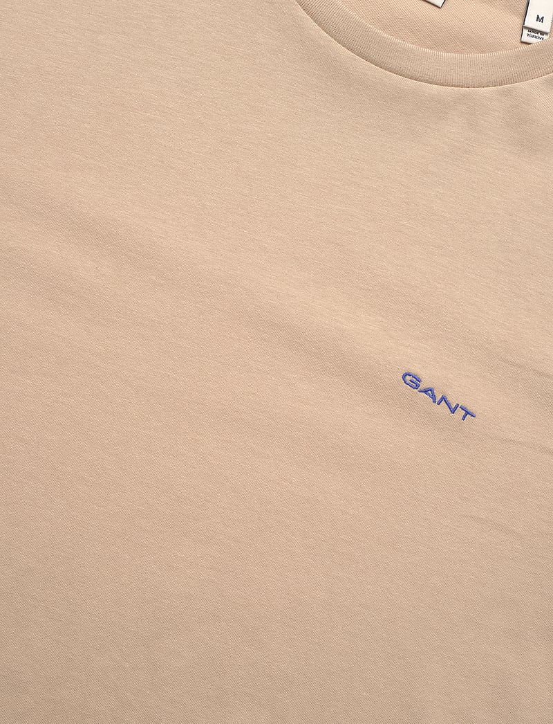 GANT - CONTRAST LOGO SS T-SHIRT - kortärmade t-shirts - dry sand - 2