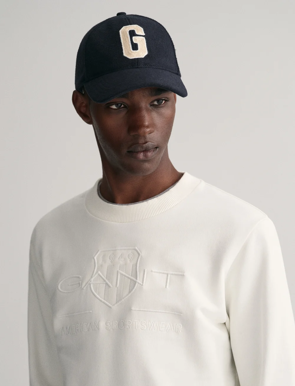 GANT - REG TONAL SHIELD C-NECK SWEAT - sweats - eggshell - 4