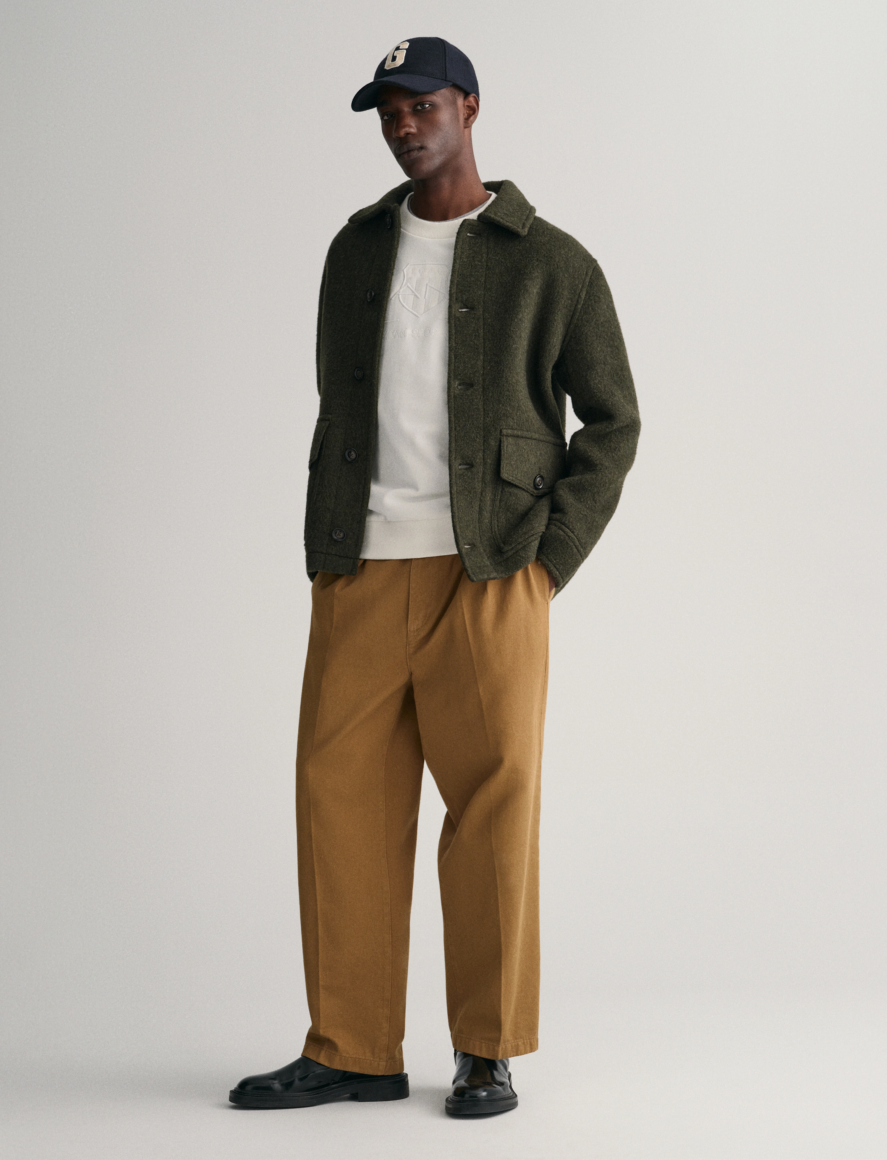 Gant - REG TONAL SHIELD C-NECK SWEAT - sweatshirts - eggshell - 5