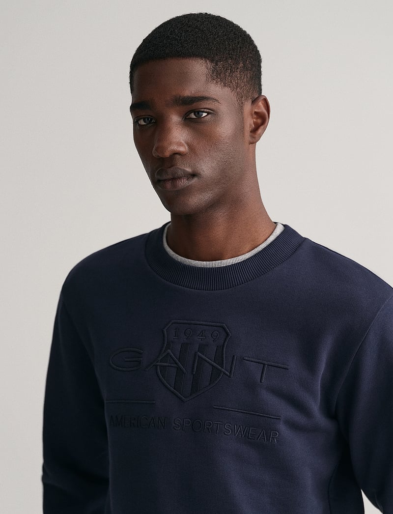 GANT - REG TONAL SHIELD CNECK SWEAT - nach anlass kaufen - evening blue - 4
