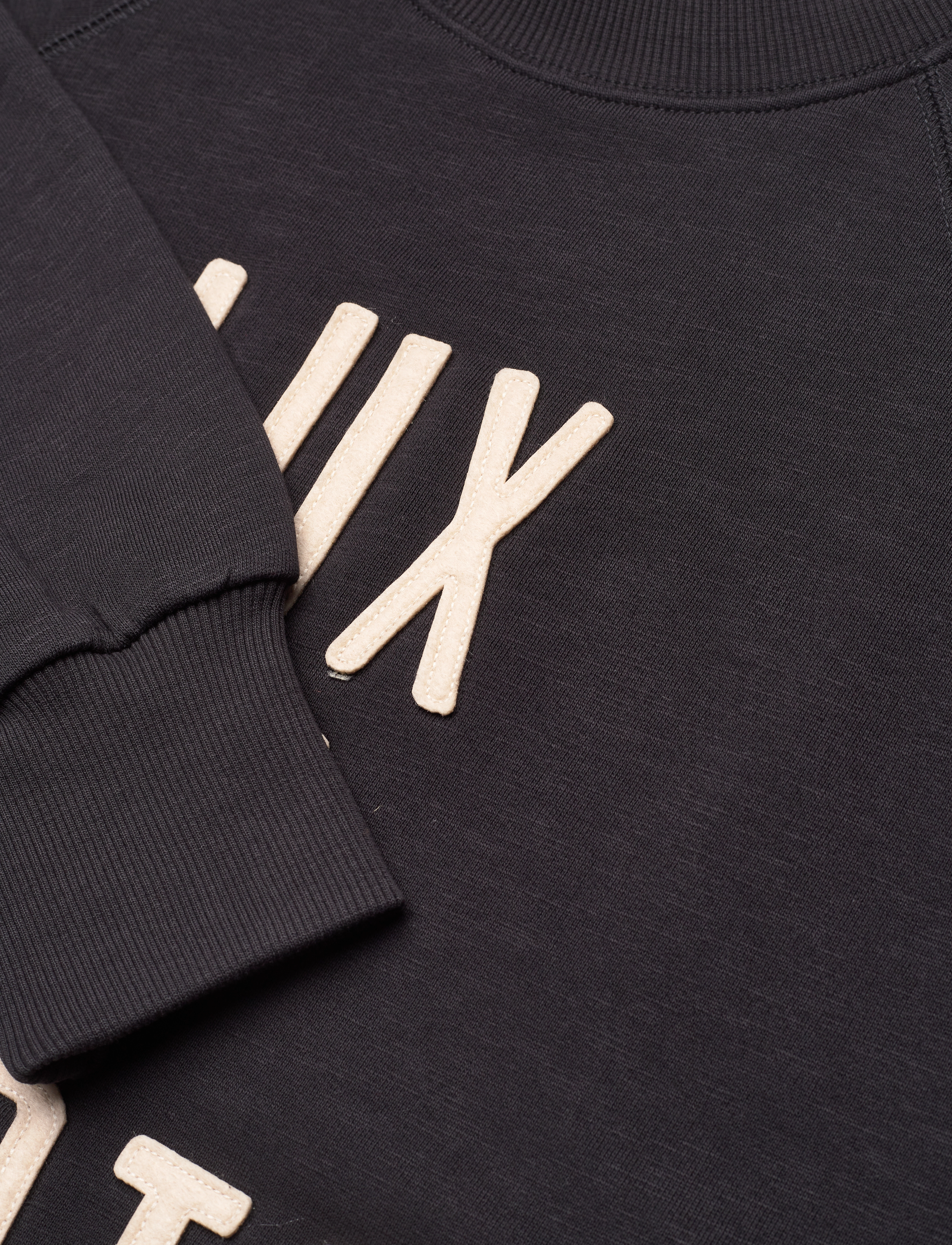 GANT - D1. LUXE C-NECK - ebony black - 2