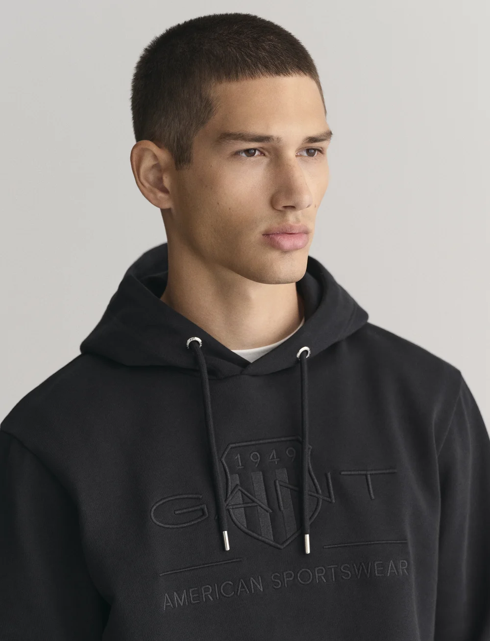 GANT - REG TONAL SHIELD HOODIE - hoodies - black - 4
