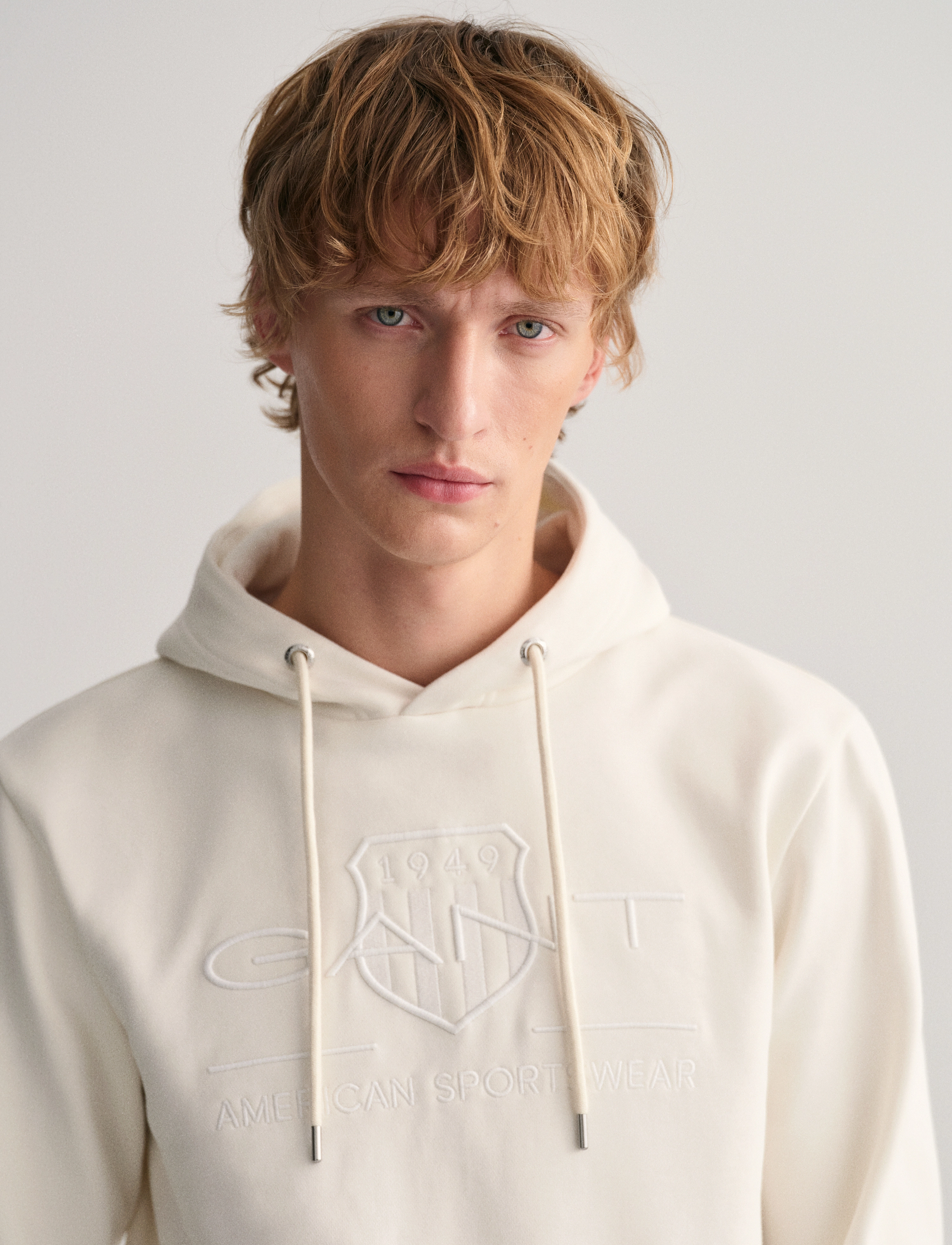 Gant - REG TONAL SHIELD HOODIE - hættetrøjer - eggshell - 4