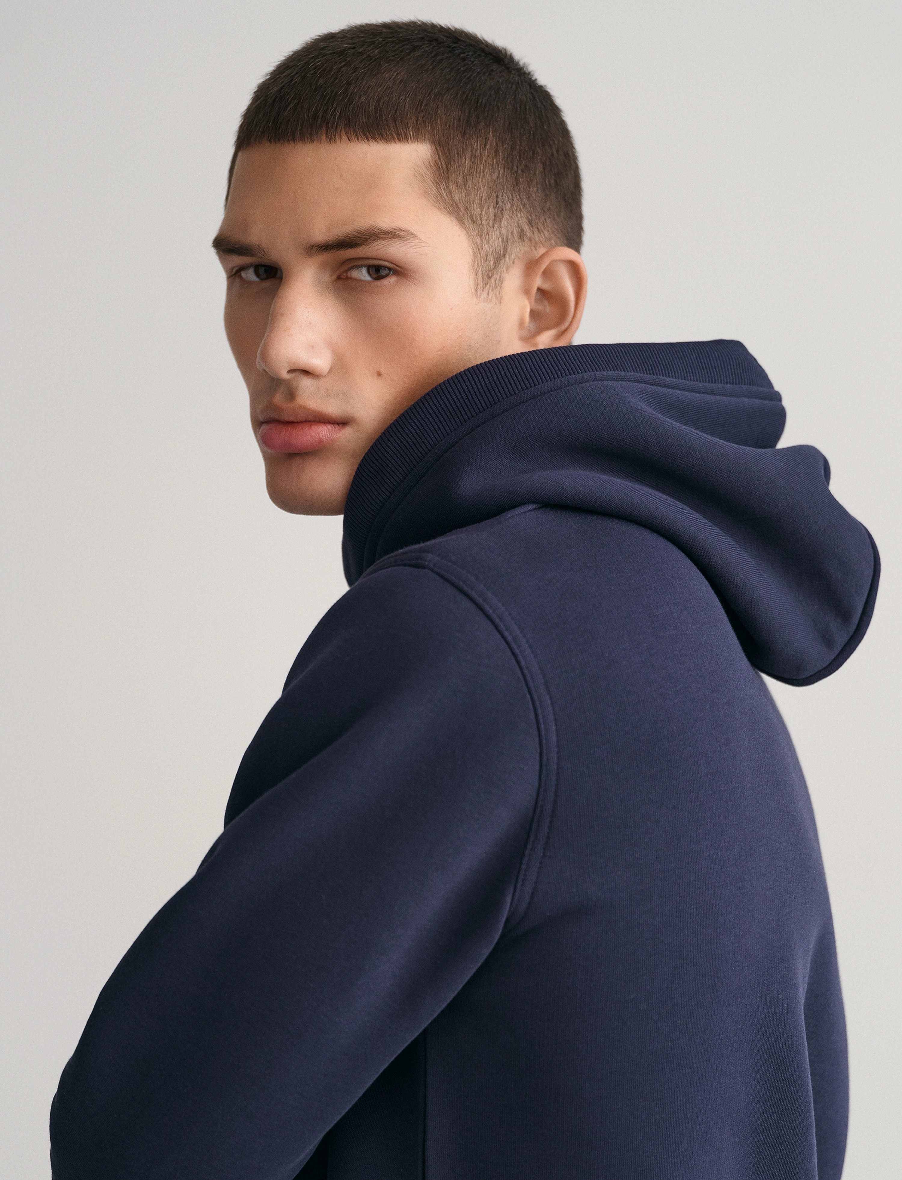 Gant - REG ARCHIVE SHIELD HOODIE - hættetrøjer - evening blue - 4
