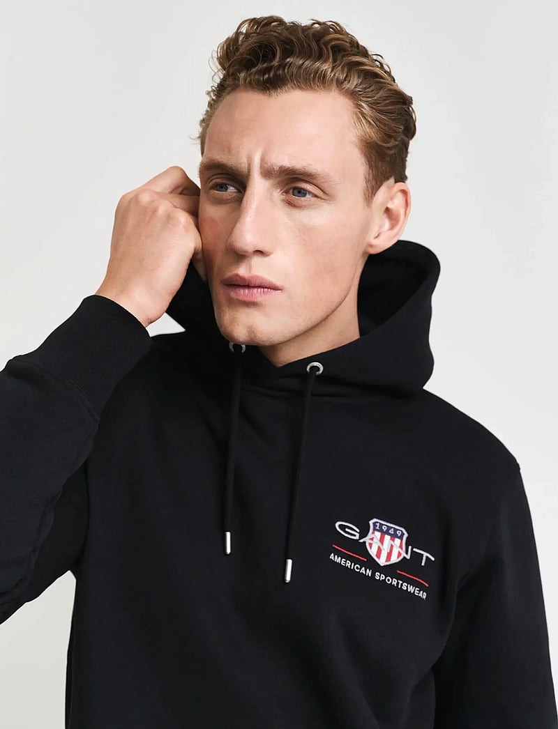 GANT - REG MEDIUM ARCHIVE SHIELD HOODIE - hættetrøjer - black - 4