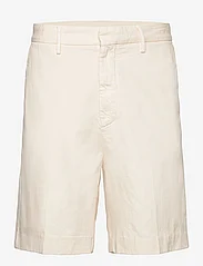 GANT - D1. TAILORED VOLUME SHORTS - chinos shorts - caulk white - 0