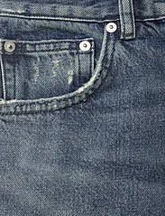 GANT - RAW HEM JEANS SHORTS - džinsa šorti - semi light blue worn in - 2