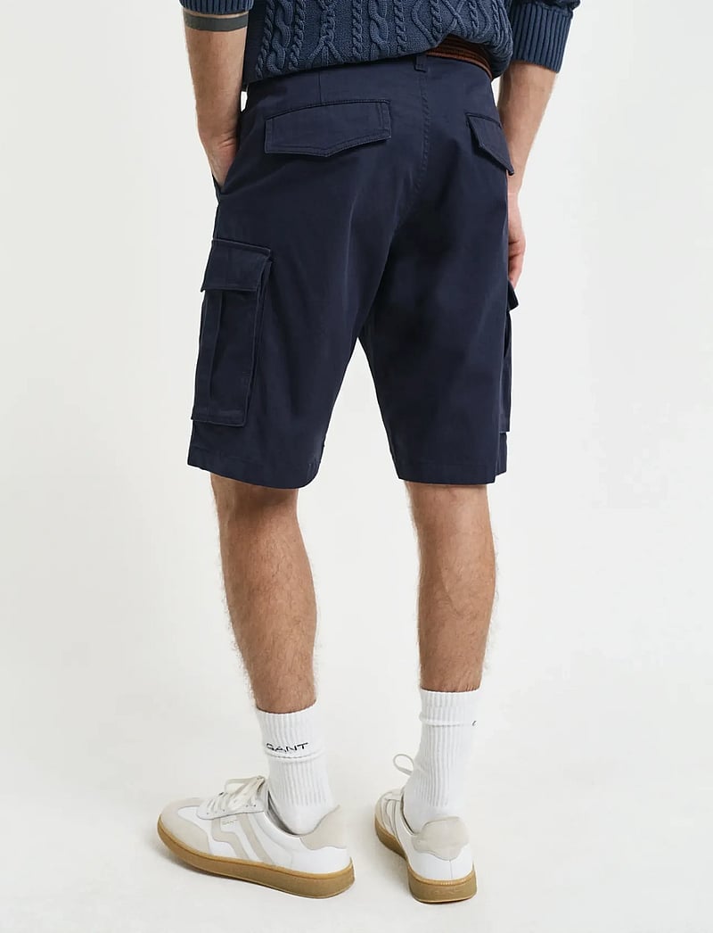 GANT - RELAXED TWILL CARGO SHORTS - cargo shorts - marine - 3