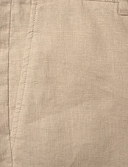 GANT - RELAXED LINEN DS SHORTS - linen shorts - dry sand - 2