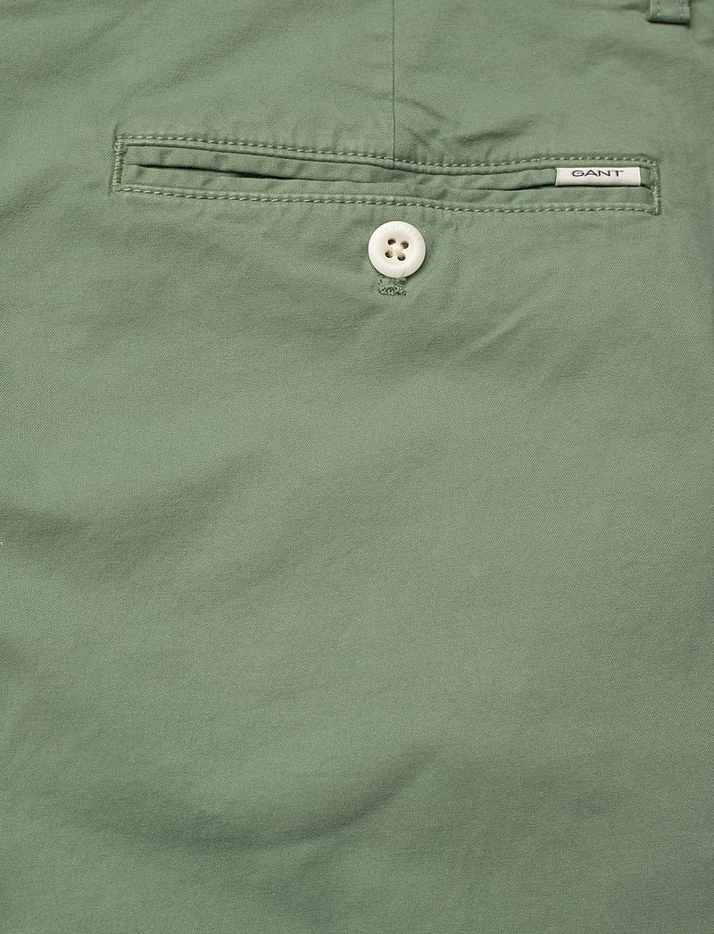 GANT - REG SUNFADED SHORTS - chinos shorts - kalamata green - 4