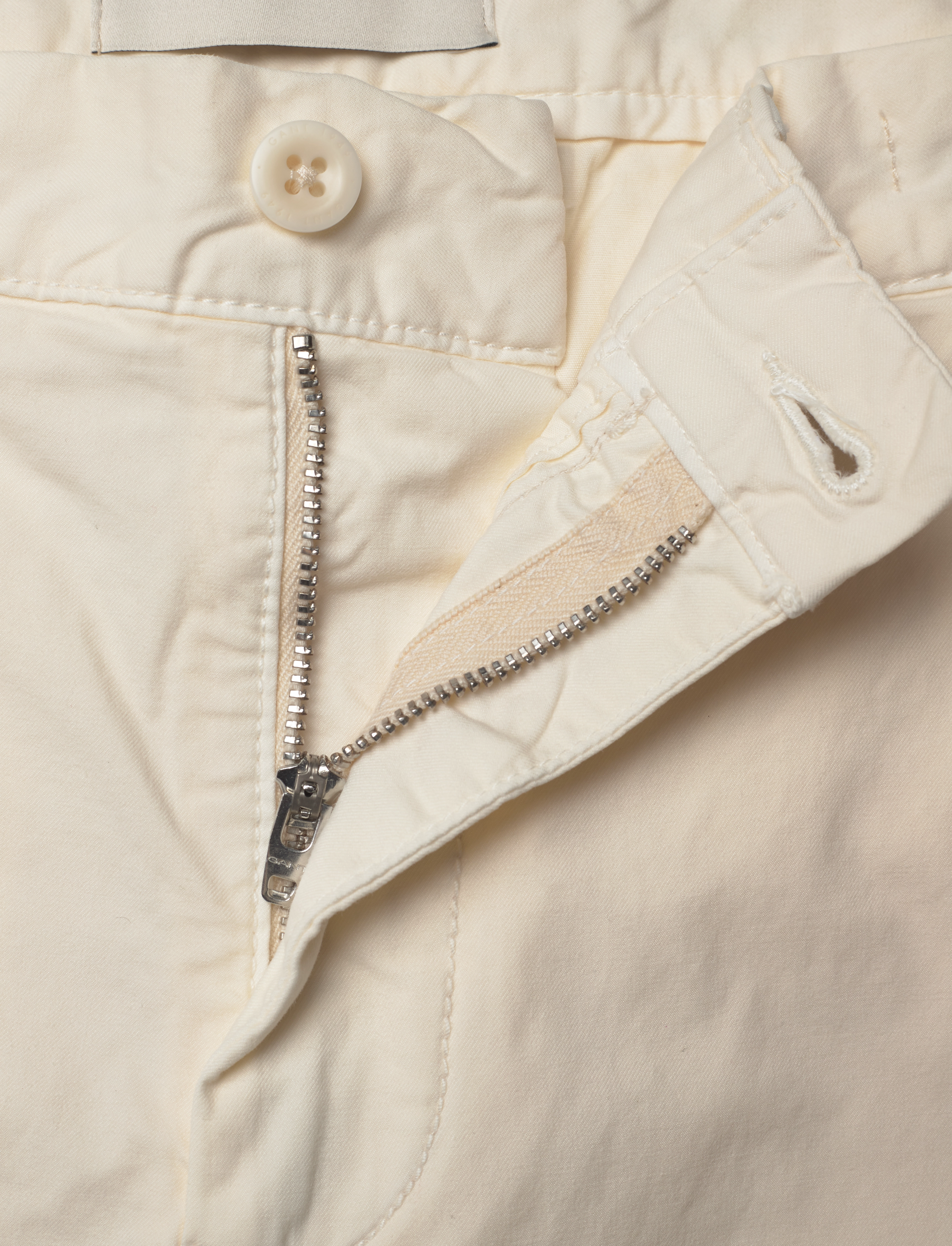 GANT - SLIM SUNFADED SHORTS - cream - 3