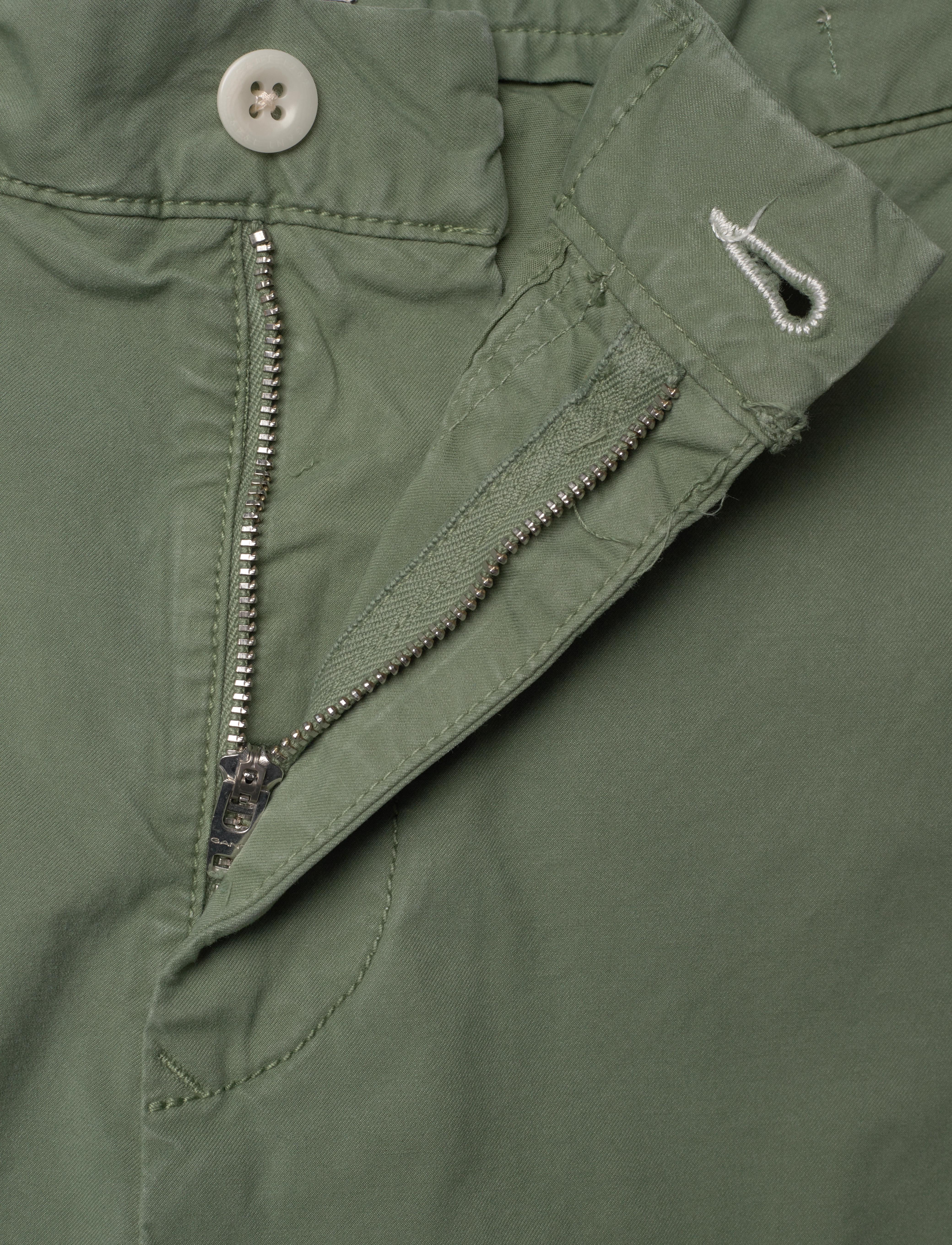 GANT - SLIM SUNFADED SHORTS - kalamata green - 3
