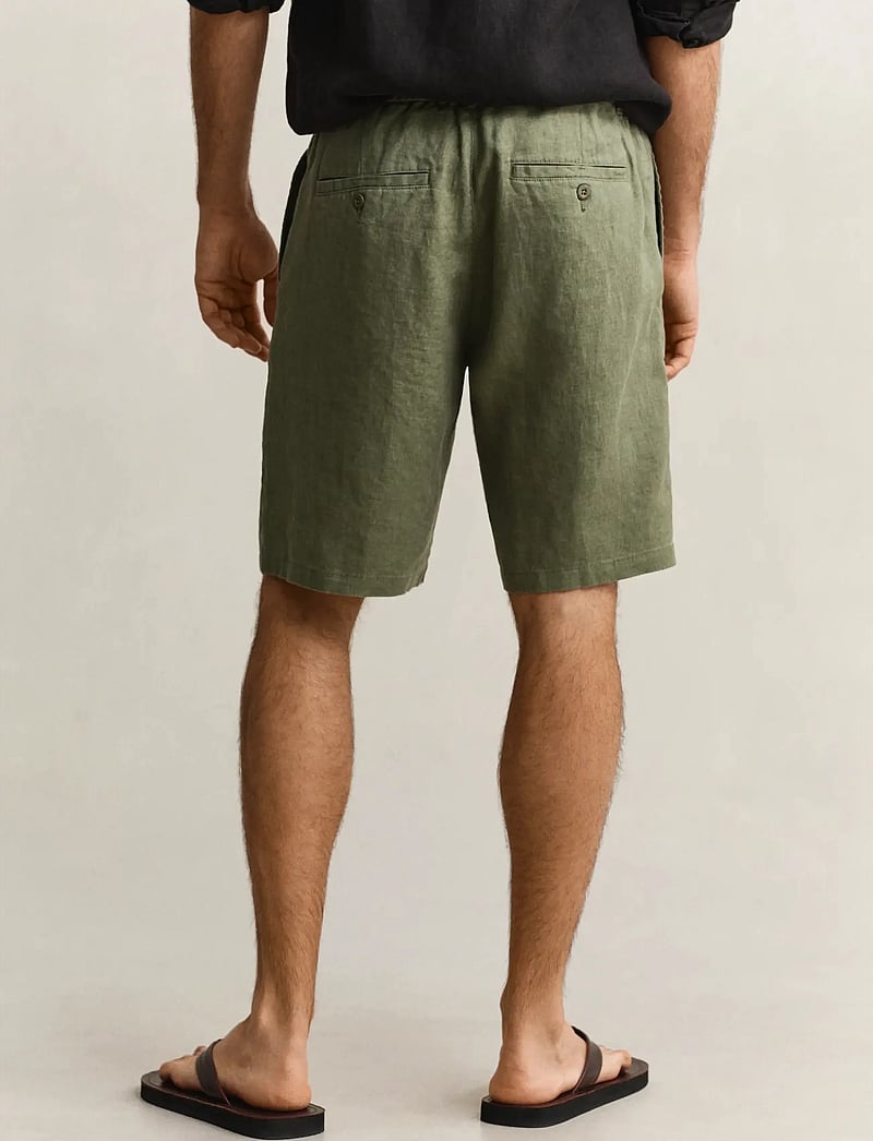 GANT - REG LINEN DS SHORTS - hørshorts - dry herb green - 2